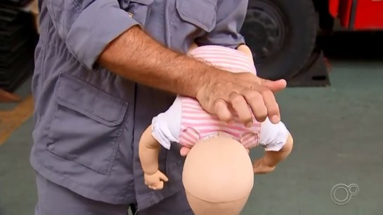 bebe-engasgado.jpg