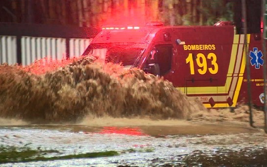 ambulancia-bombeioros.jpg