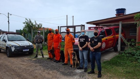 Cães do CBMRS localizam ossada em Arroio do Sal 12160725-51472-gd.jpeg