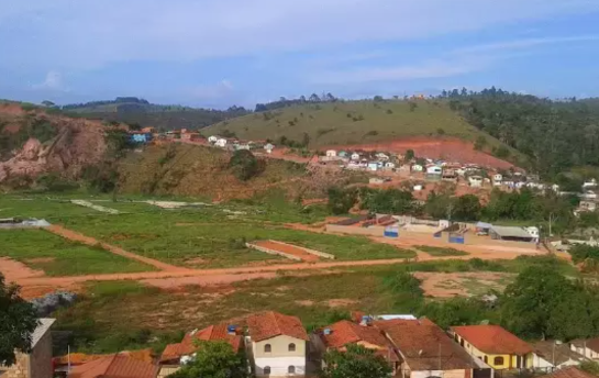Vale do Jequitinhonha: Bombeiros resgatam criança de 3 anos em mata após sumiço de 6 horas campoaberto.png