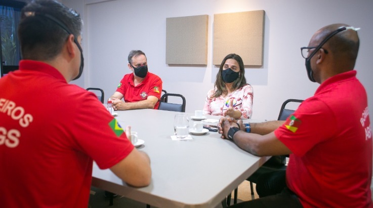 Prefeitura de Porto Alegre: Candidata Fernanda Melchionna visita a sede da ABERGS