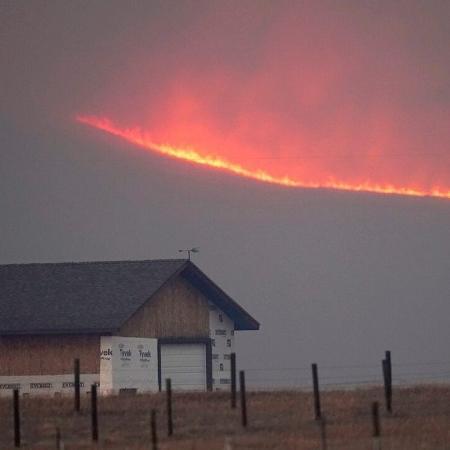 EUA: Bilhete de bombeiro emociona família que teve casa salva em incêndios dono-de-casa-salva-em-incendio-florestal-compartilha-bilhete-deixado-por-bombeiros-1603911445147-v2-450x450.jpg