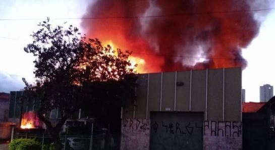 Bombeiros controlam incêndio em galpão na Vila Matilde em SP incendio-vila-matilde-02112020072127794.jpeg