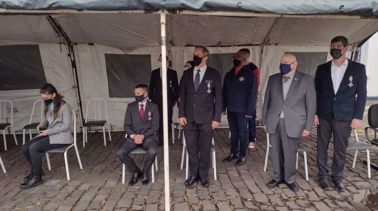 Coordenador da ABERGS é agraciado em solenidade no Dia da Bandeira