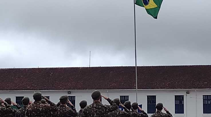 Coordenador da ABERGS é agraciado em solenidade no Dia da Bandeira