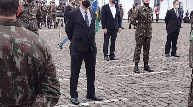 Coordenador da ABERGS é agraciado em solenidade no Dia da Bandeira