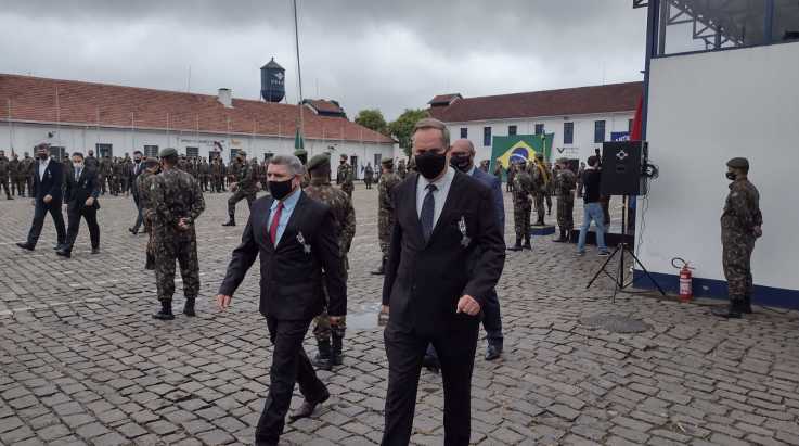 Coordenador da ABERGS é agraciado em solenidade no Dia da Bandeira