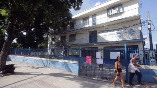 200 escolas no Rio vão participar de um exercício simulado de evacuação com Bombeiros e Defesa Civil 56832588-ci-rio-de-janeiro-rj-19-04-2016colegio-estadual-bangu-enfrenta-problemas-de-infra-estrut-1.jpg