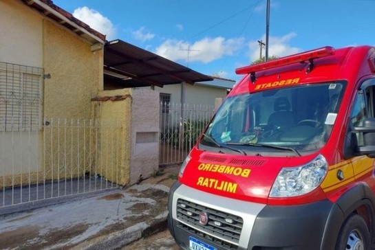 Guaxupé: Pedreiro cai de telhado e é resgatado pelo Corpo de Bombeiros pedreiro-cai-de-altura-de-telhado-e-e-resgatado-pelo-corpo-de-bombeiros-63651228660a5.jpg