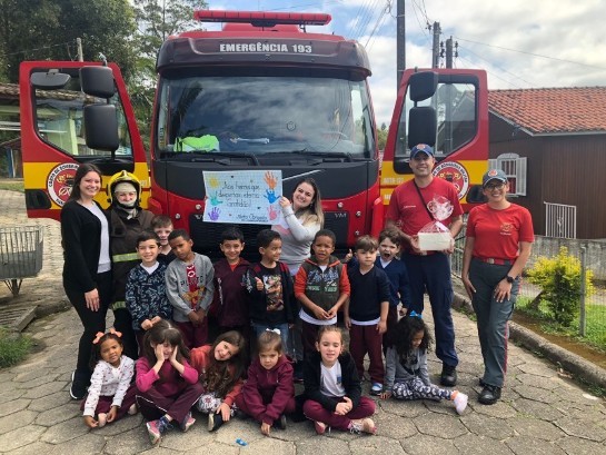 Crianças da Educação Infantil recebem visita do Corpo de Bombeiros, em Urussanga criancas-da-educacao-infantil-recebem-visita-do-corpo-de-bombeiros-em-urussanga.jpg