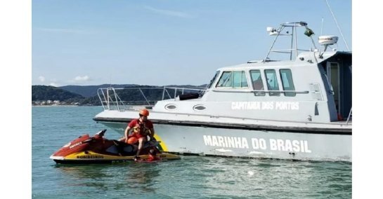 Homem com ferimentos de faca é resgatado em alto-mar por bombeiros de folga em Laguna homem-com-ferimentos-de-faca-resgatado-por-bombeiros-em-alto-mar-neste-domingo-1666055328.jpg