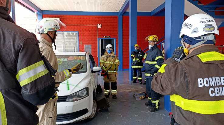 ABERGS acompanha aula prática do 1º Curso de Instrutor de Salvamento Veicular do CBMRS