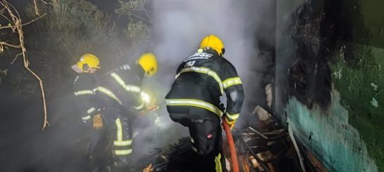Incêndio em entulho ao lado de residência mobiliza bombeiros em Curitibanos 47e8dd28-e7f3-4b0f-875d-7bd7e186d5eb-696x313.jpg