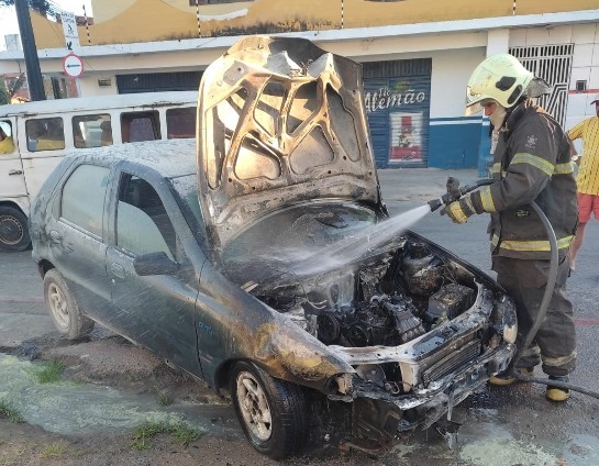 Ceará: Corpo de Bombeiros apaga incêndio de veículo whatsapp-image-2023-07-21-at-06.57.07.jpeg