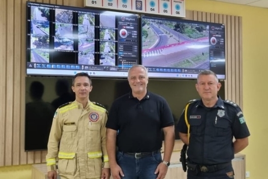 Foz do Iguaçu: Município compartilha sistema de videomonitoramento com a Central dos Bombeiros municipio-compartilha-sistema-de-videomonitoramento-com-a-central-dos-bombeiros-65b78cff34025.jpg