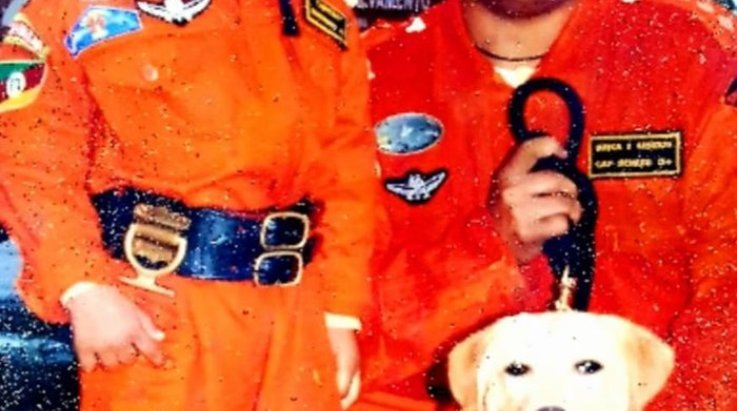 Bombeiros de grupo que fundou serviço de salvamento com cães no Estado passam para a reserva