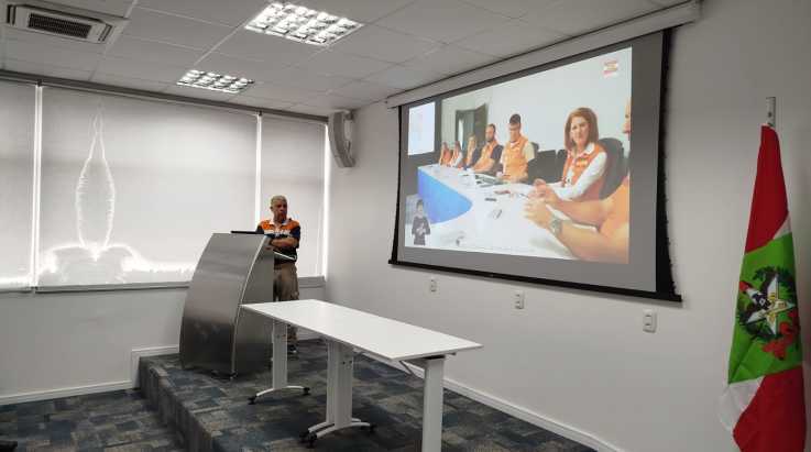 Visita dos Alunos Oficiais do CBMRS ao Centro Integrado de Gerenciamento de Riscos e Desastres em SC