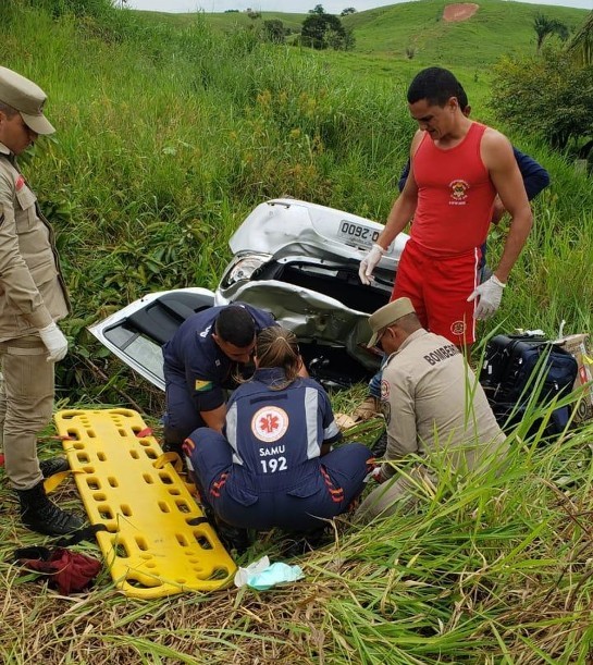No AC, bombeiros atendem ocorrência de capotamento e no caminho encontram outro acidente 7563da9c-d443-496e-bb7e-7fb9ea888d5f.jpg