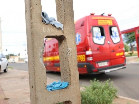 Bombeiros resgatam menino com cabeça presa em pilar de ponto de ônibus bombeiros-resgatam-menino-com-cabeca-presa-em-pilar-de-ponto-de-onibus.jpg