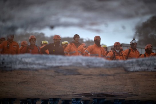 'Heróis da Lama' conta histórias de bombeiros que trabalharam na tragédia de Brumadinho (MG) bombeirosmenor.jpg