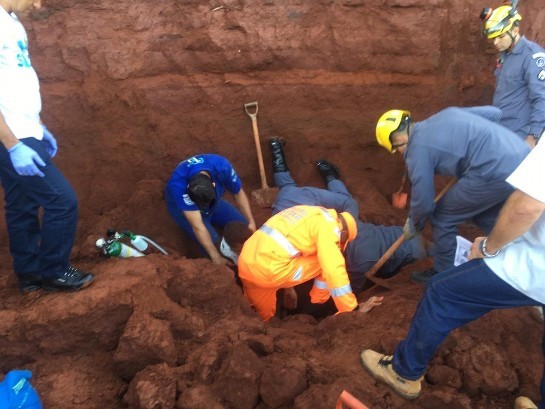 Bombeiros resgatam trabalhadores soterrados em obra de supermercado em Uberlândia bombeiros-resgatam-trabalhadores-soterrados-em-obra-no-bairro-pampulha-em-uberlandia.jpeg