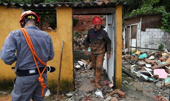 Bombeiros resgatam último corpo desaparecido na Baixada Santista 2020-03-03t154649z-922146822-rc2fcf93wmw3-rtrmadp-3-brazil-rain-deaths.jpg