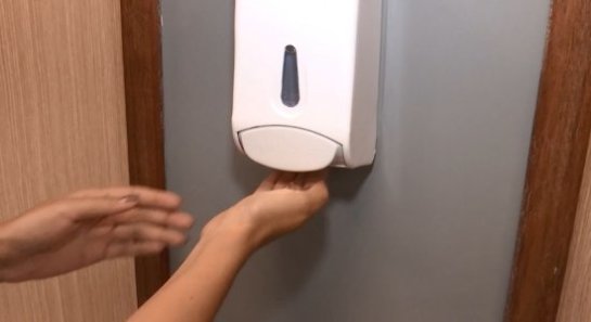 Álcool em gel é 'um combustível inflamável', alertam bombeiros 7c325db5bc-o-uso-de-alcool-em-gel-pode-interferir-no-teste-do-bafometro-.jpg