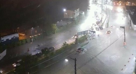 Bombeiro morre em deslizamento de terra no litoral de São Paulo entrada-de-santos-ficou-alagada-apos-chuva-forte-03032020053105796.jpeg