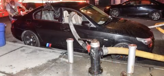 EUA: Bombeiros quebram vidros de BMW que bloqueou hidrante durante incêndio bmw-serie-5-hidrante-janelas-quebradas-nova-york-1597588902799-v2-1170x540.png