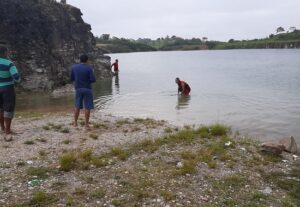 Bombeiros localizam corpo de homem em lagoa de Laranjeiras corpo-encontrado-lagoa-laranjeiras-foto-bombeiros-25082020-1-300x207.jpg