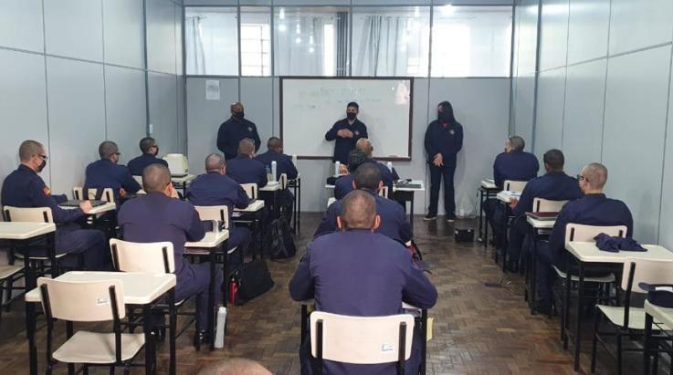 No Dia Nacional do Bombeiro Militar, coordenadores apresentam a ABERGS para alunos Soldados de Porto Alegre e Bento Gonçalves
