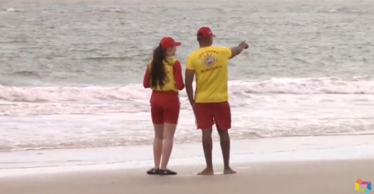 Bombeiros simulam resgate com kitesurfistas à deriva na praia do Calhau kite-.png