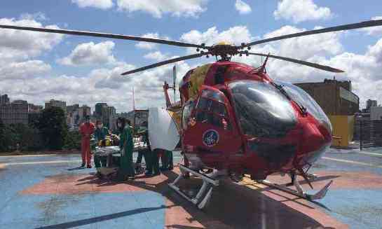 Helicóptero dos bombeiros resgata ciclista ferido em trilha 20210404152646742475a.jpg