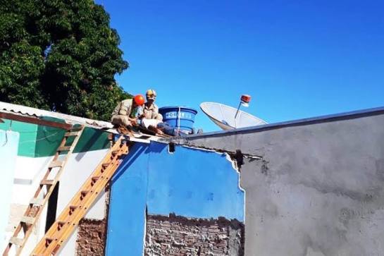 Homem passa mal e é resgatado de telhado por bombeiros em União homem-passou-mal-em-cima-de-telhado-e-foi-resgatado-por-bombeiros----ilustracao.jpg