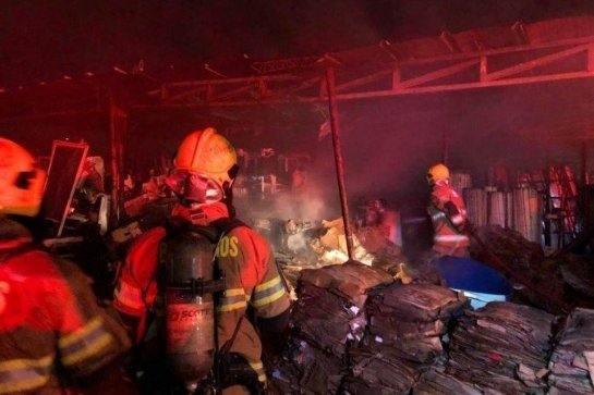 Corpo de Bombeiros apaga incêndio em galpão no Paranoá 1-corpo-de-bombeiros-apaga-incendio-em-galpao-no-paranoa---foto-cbmdf-divulgacao--3--6506460.jpeg
