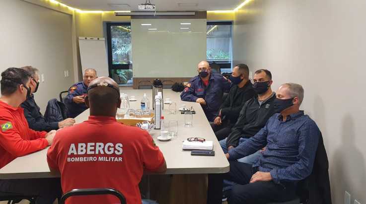 Comissão de 2° Sargentos visita a sede da ABERGS