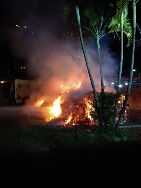 Bombeiros combatem incêndio em depósito de materiais para reciclagem bombeiros-combatem-incendio-em-deposito-de-materiais-para-reciclagem.jpg