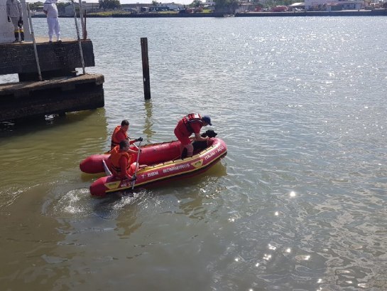 Bombeiros encontram corpo de homem boiando no rio Itajaí-Açú, em Itajaí bombeiros-encontram-corpo-de-homem-boiando-no-rio-itajai-acu-em-itajai-corpo.jpg
