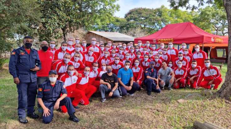 ABERGS prestigia ato solene de entrega de platinas aos alunos Oficiais do CBMRS