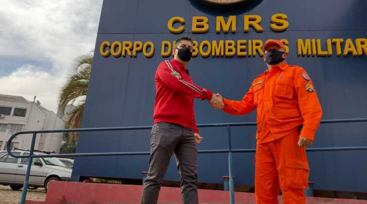 ABERGS prestigia ato solene de entrega de platinas aos alunos Oficiais do CBMRS