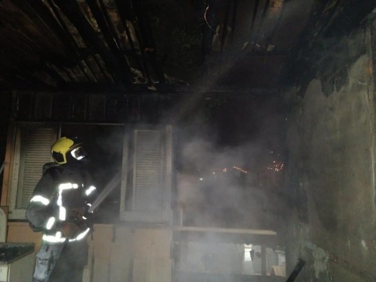 Bombeiros combatem incêndio em casa no bairro São Cristóvão 166715-bombeiros-combatem-incendio-em-casa-no-bairro-sao-cristovao.jpg