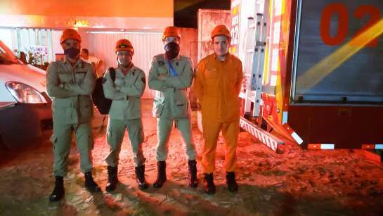 Corpo de Bombeiros resgata vítima que sofreu crise convulsiva em telhado de residência em Crateús ii-corpo-de-bombeiros-resgata-vitima-que-sofreu-crise-convulsiva-em-telhado-de-residencia-em-crateus-1200x675.jpg