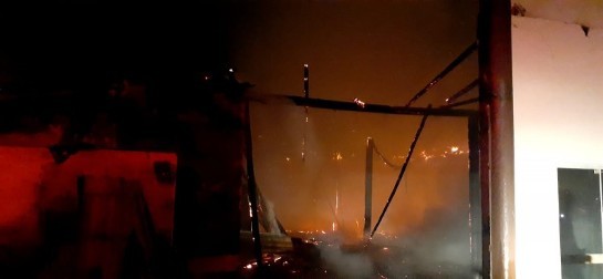 Incêndio de grandes proporções atinge centro de eventos e mobiliza bombeiros em Criciúma incendio-de-grandes-proporcoes-no-bairro-linha-batista-mobiliza-bombeiros.jpg