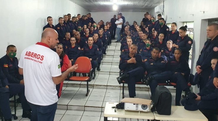 ABERGS visita alunos Soldados na Academia de Bombeiros