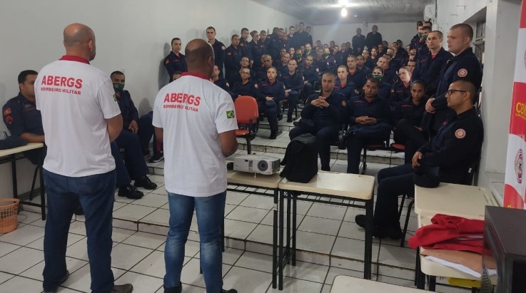 ABERGS visita alunos Soldados na Academia de Bombeiros