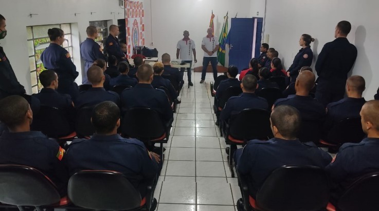 ABERGS visita alunos Soldados na Academia de Bombeiros