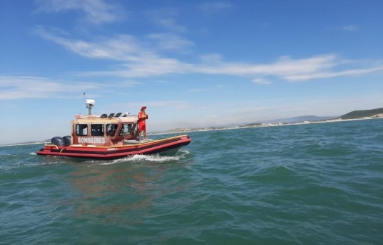 Bombeiros encerram buscas por vítima de naufrágio em Laguna bombeiros-encerram-buscas-por-vitima-de-naufragio-em-laguna.jpg