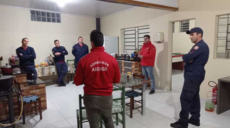 ABERGS visita Pelotões do 4° Batalhão de Bombeiros Militar