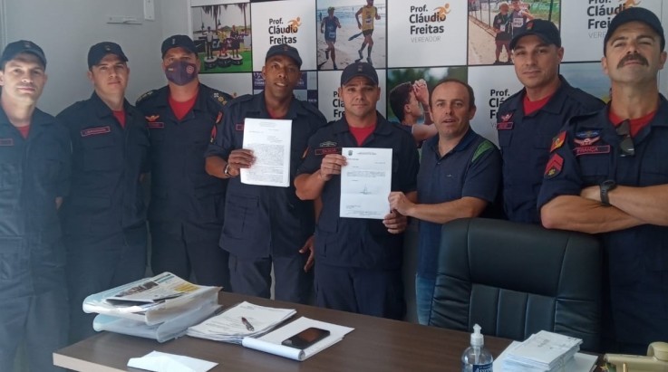 Vereadores prestam homenagem para bombeiros militares de Torres
