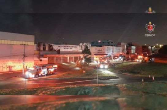 DF: Bombeiros combatem incêndio em estoque de pneus no Valparaíso incednlogodf.png